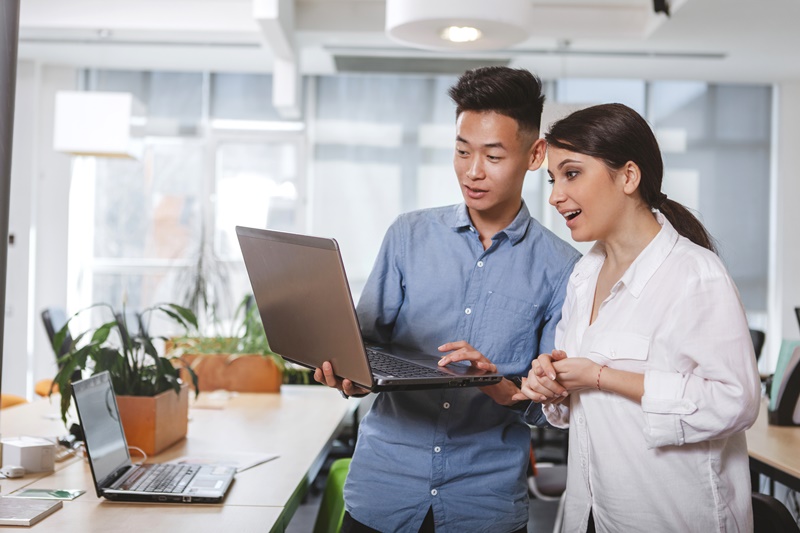 GIVING AND RECEIVING FEEDBACK